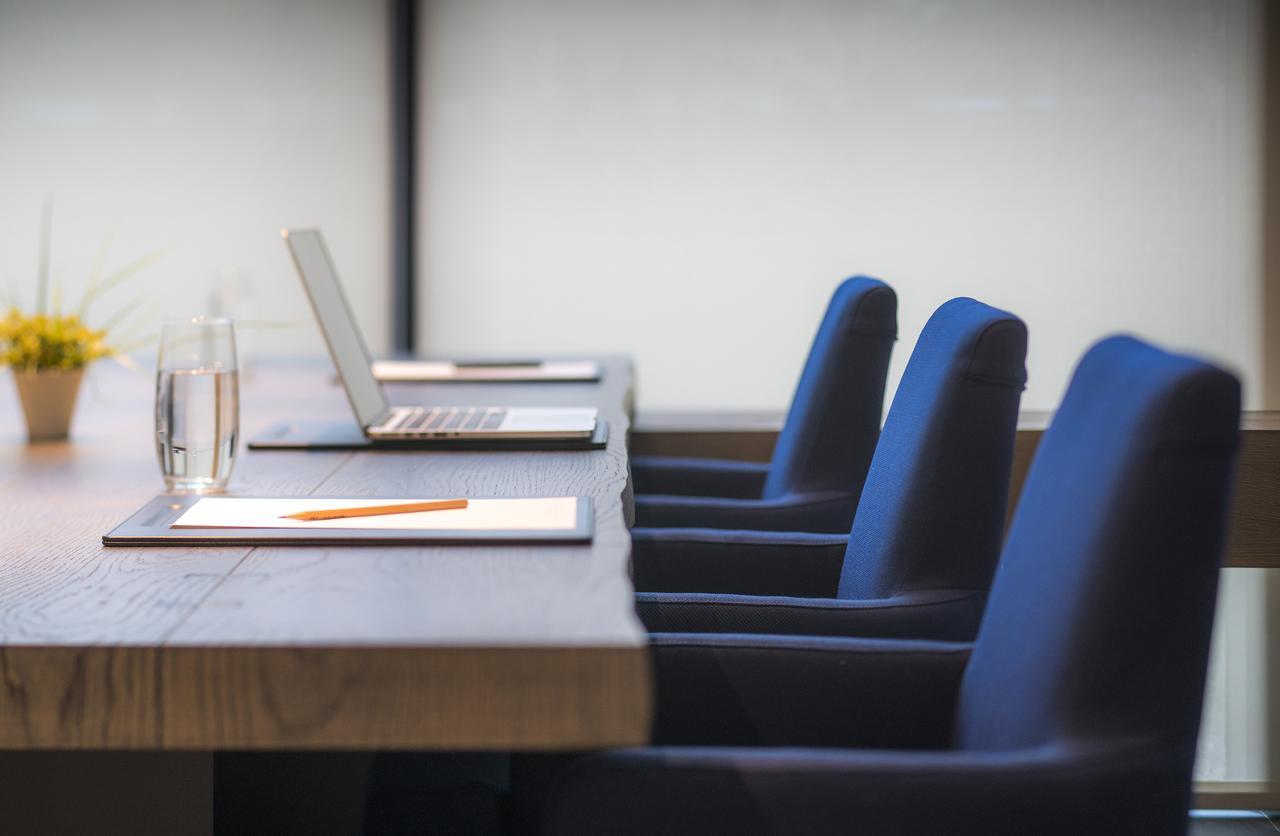 Mu Jiaoxi Hotel Exteriér fotografie A meeting room at the headquarters of the European Anti-fraud Authority