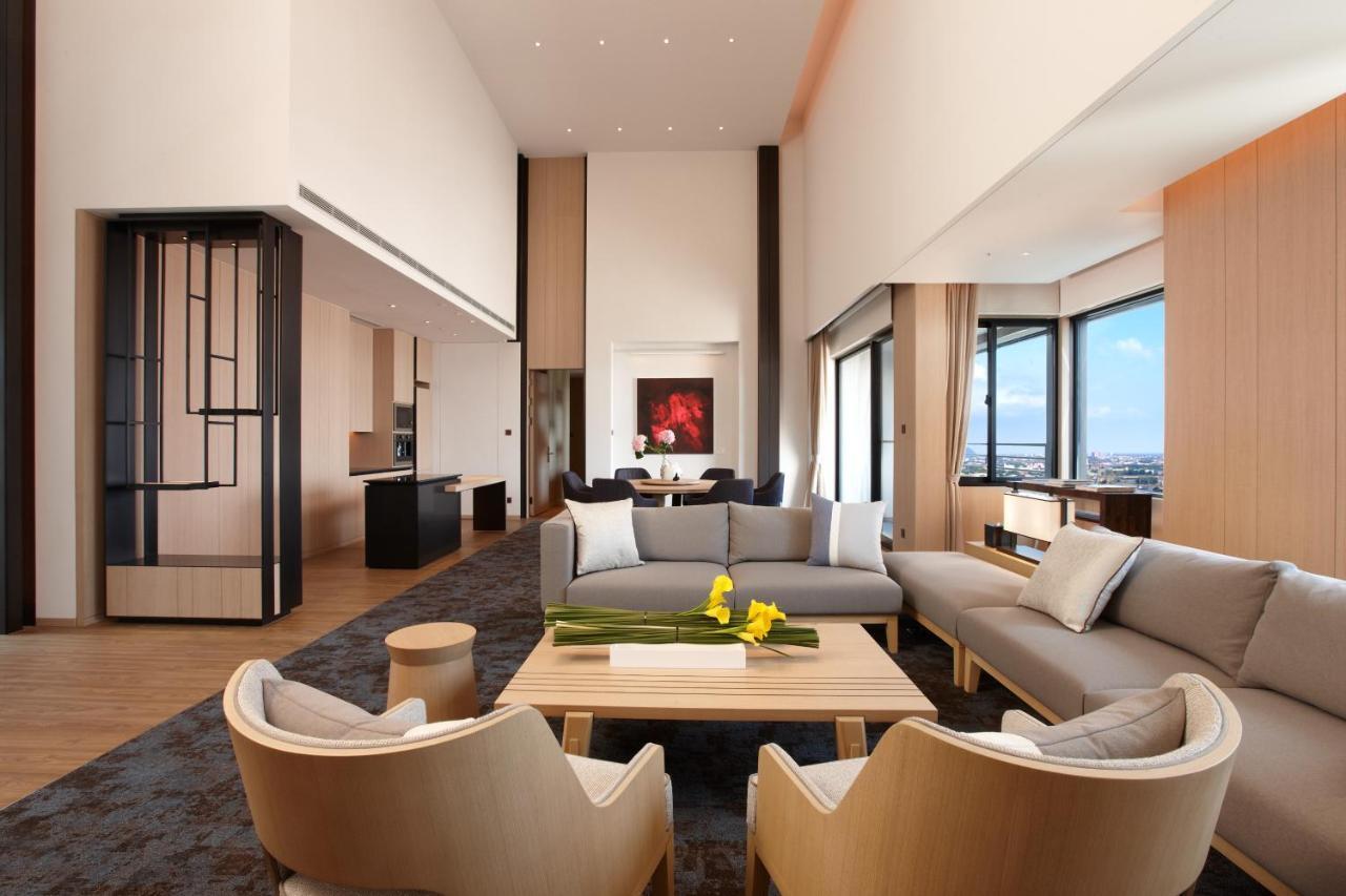 Mu Jiaoxi Hotel Exteriér fotografie The living room of a suite at The Ritz-Carlton, Osaka